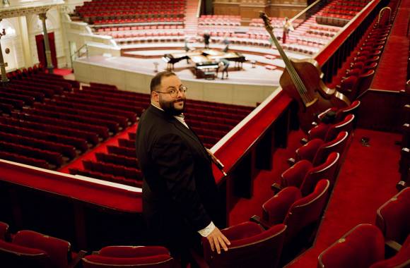 Contrabassist Léo Genet: ‘Wij tillen de boel op, bepalen de drive’