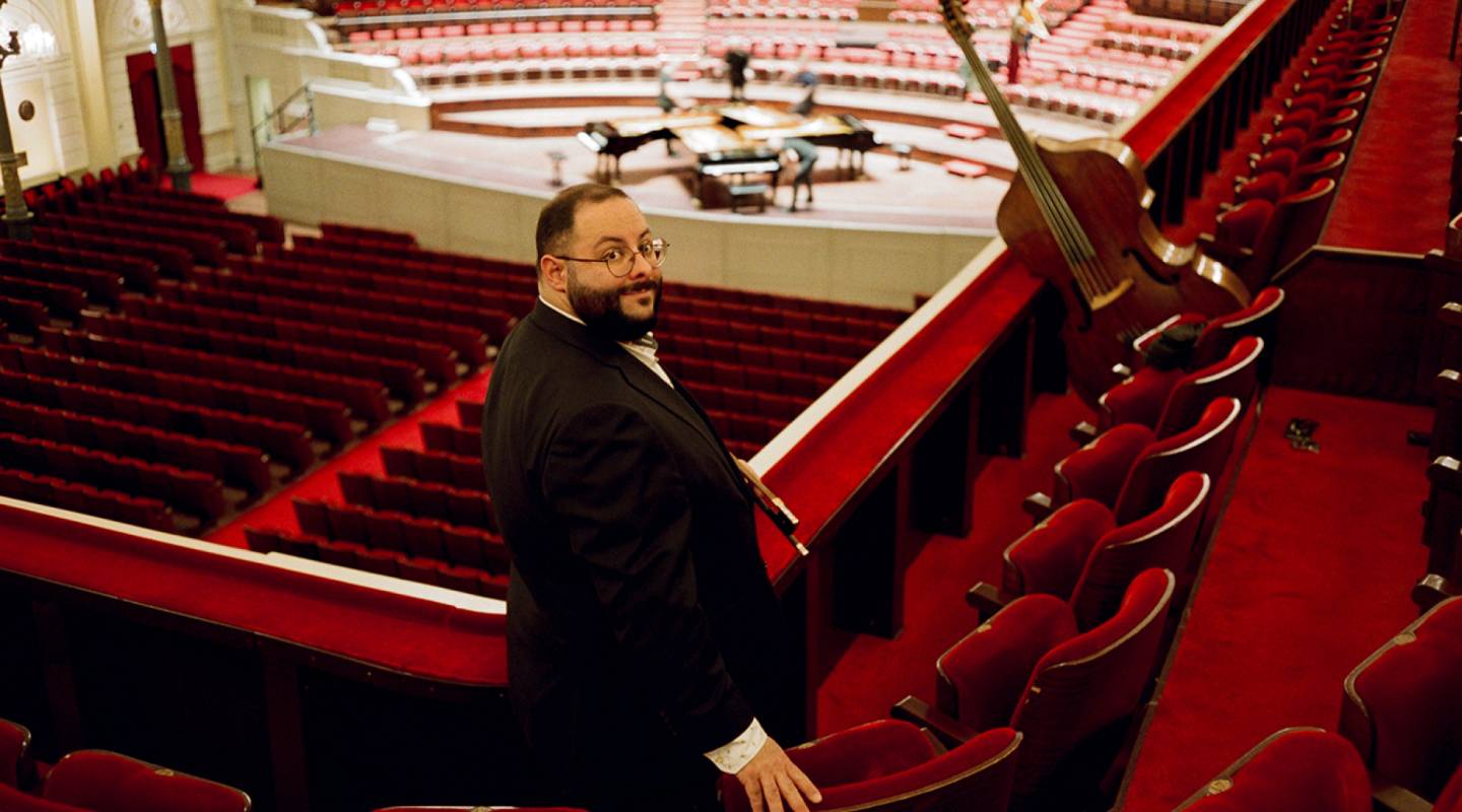 Contrabassist Léo Genet: ‘Wij tillen de boel op, bepalen de drive’