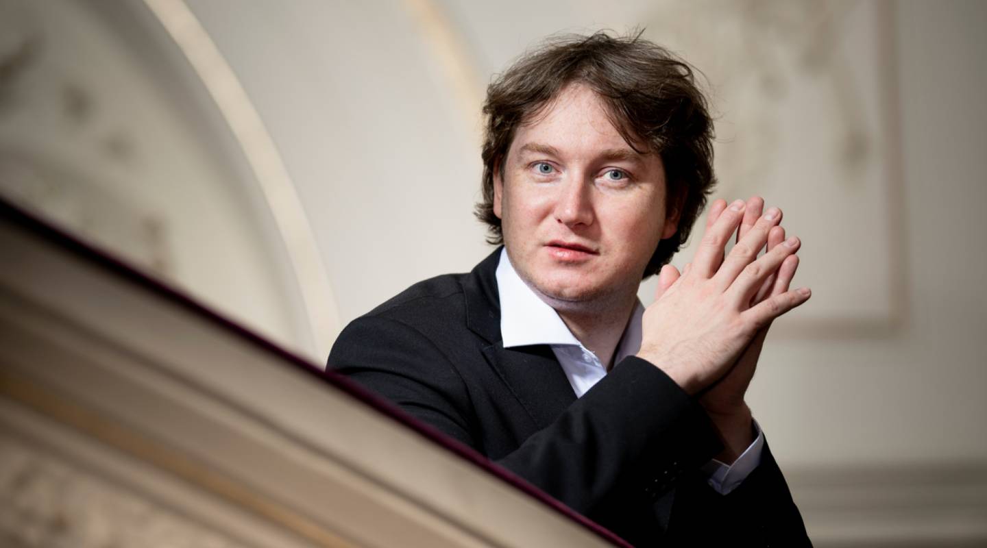 Dirigent Maxim Emelyanychev: ‘Ik leerde eerder muzieknoten dan woorden’