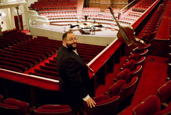 Contrabassist Léo Genet: ‘Wij tillen de boel op, bepalen de drive’