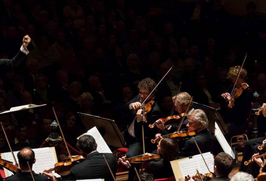 Gustavo Gimeno leidt Mendelssohn, Schubert en Ligeti