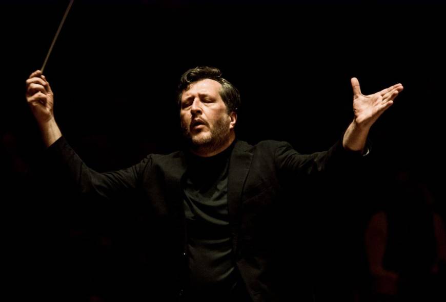 Thomas Adès dirigeert het Concertgebouworkest