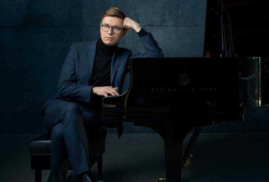 Víkingur Ólafsson speelt Grieg, Dénève leidt Rachmaninoffs Symfonische dansen