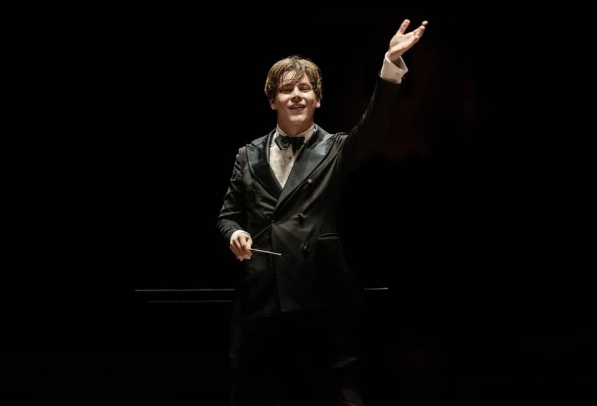 Klaus Mäkelä leidt Ravel, Bartók en Connesson bij het Concertgebouworkest