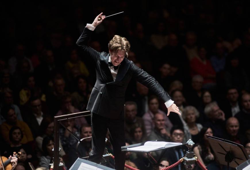 Klaus Mäkelä leidt het Concertgebouworkest in Stravinsky's Sacre