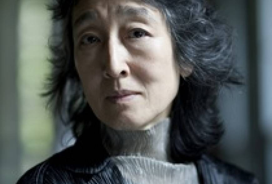 Mitsuko Uchida speelt en dirigeert Mozart
