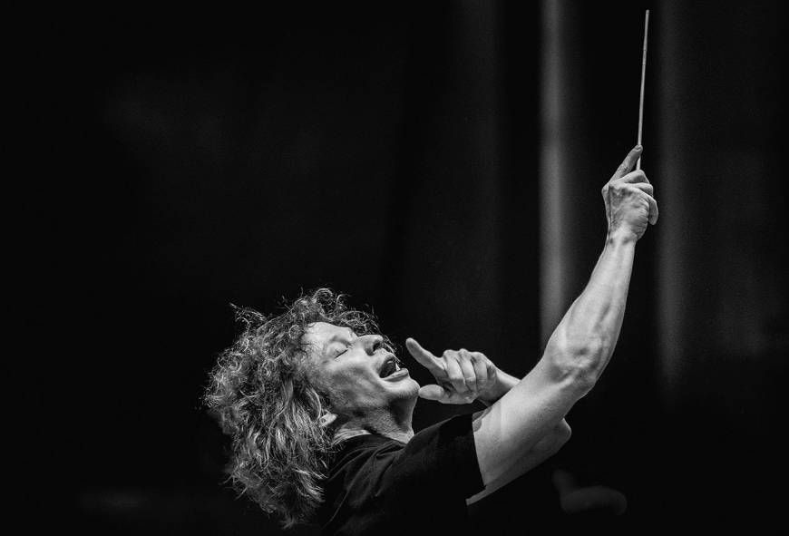 Santtu-Matias Rouvali leidt Sjostakovitsj bij het Concertgebouworkest