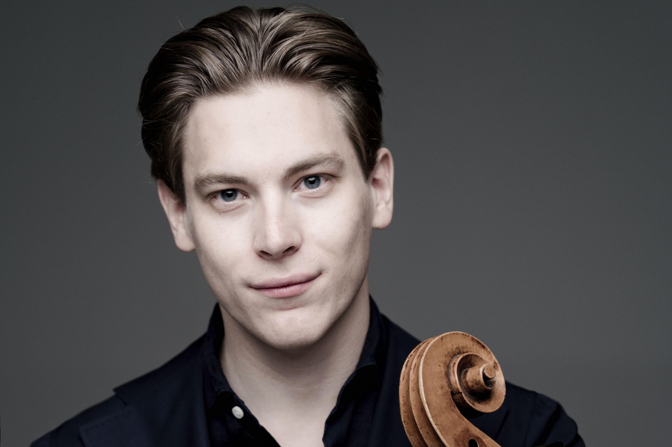 'Ik stof het hout van mijn cello af met brillendoekjes'