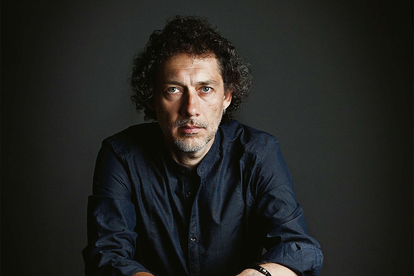 De koffer van barokgitarist Adrián Rodríguez Van der Spoel