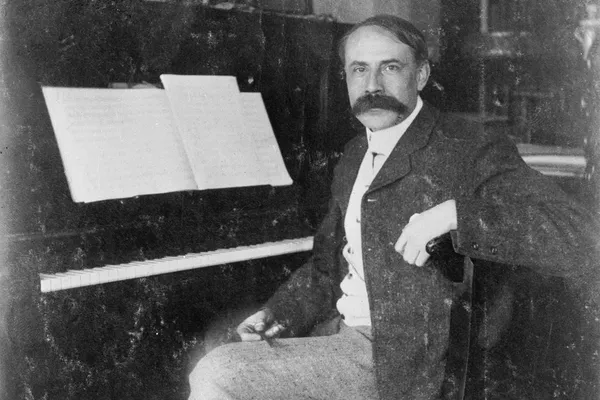 Edward Elgar gefotografeerd door zijn nichtje May Grafton; jaartal onbekend