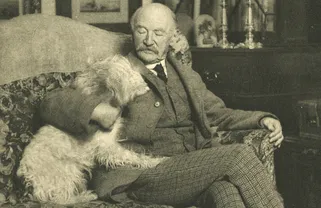 Thomas Hardy en zijn hond, rond 1920