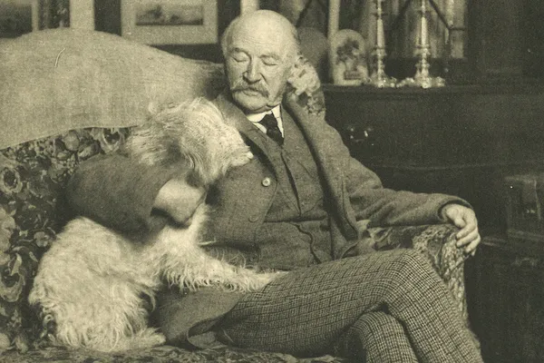 Thomas Hardy en zijn hond, rond 1920