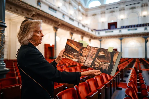 Grote Zaal: voor en na