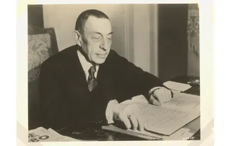 Serge Rachmaninoff in zijn werkkamer in Villa Senar in Zwitserland