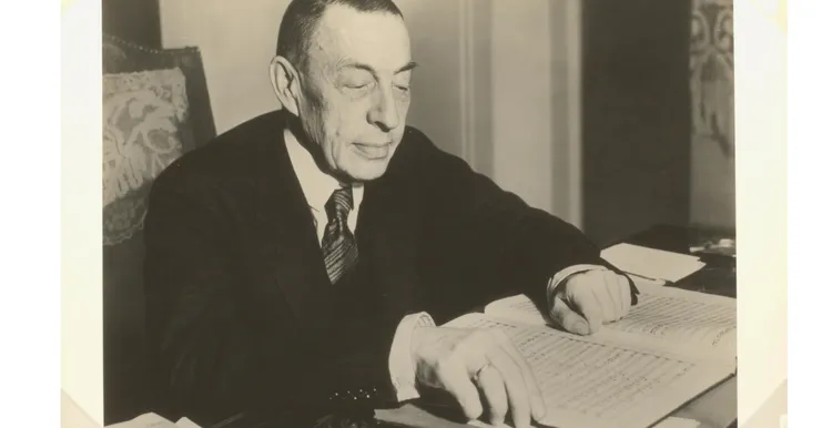 Serge Rachmaninoff in zijn werkkamer in Villa Senar in Zwitserland