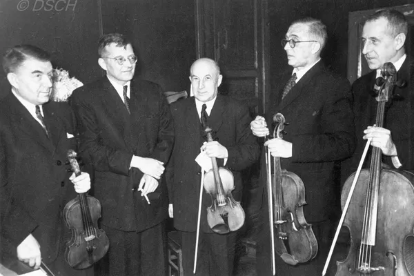 Dmitri Sjostakovitsj en het Beethoven Kwartet op 16 oktober 1956, ter gelegenheid van de vijftigste verjaardag van de componist