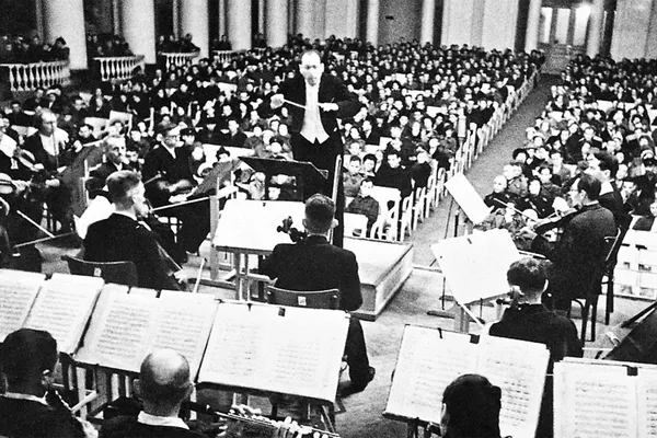 De uitvoering van Sjostakovitsj' Zevende symfonie